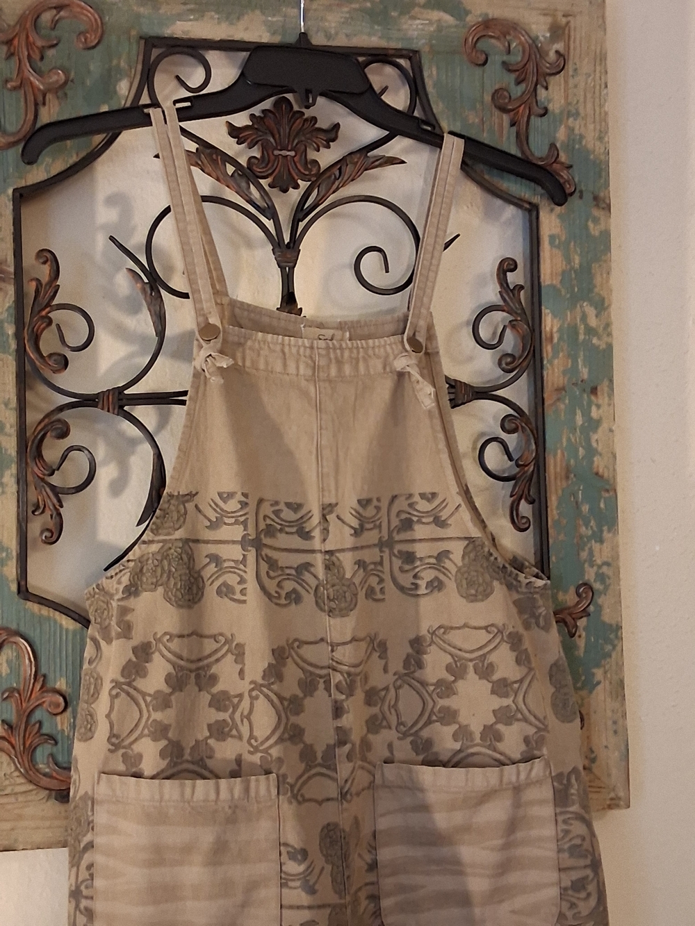 easel Beige Printed Wide-Leg Overall Jumpsuit. NWT Size Small - Picture 7 of 14